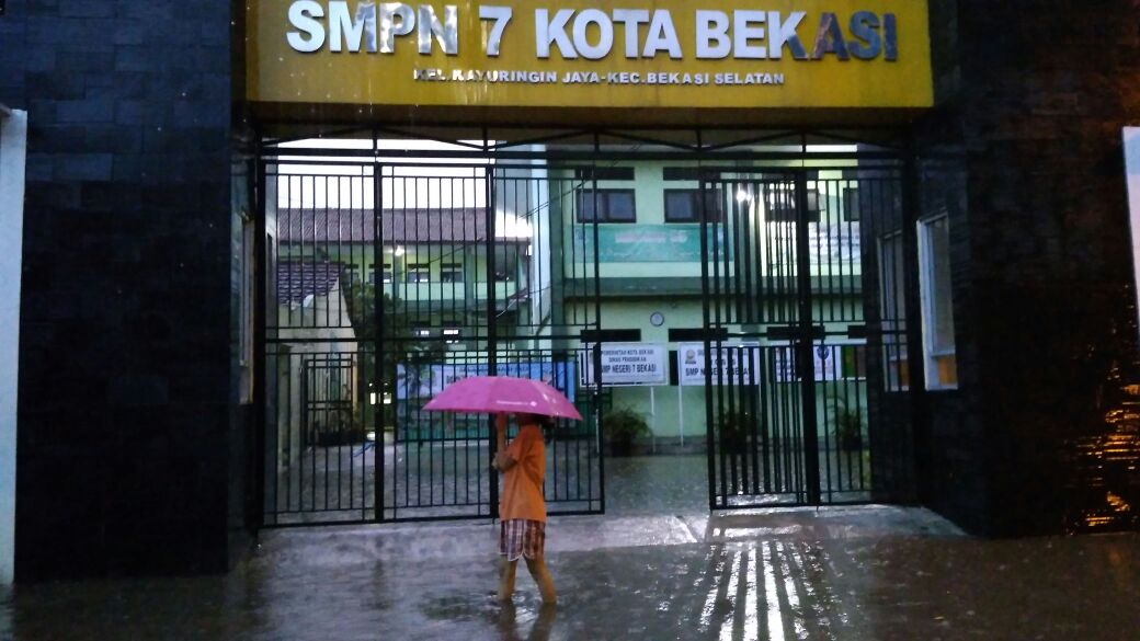 Genangan Air di Jalan Belanak Raya, Perumnas II, Kayuringin Jaya