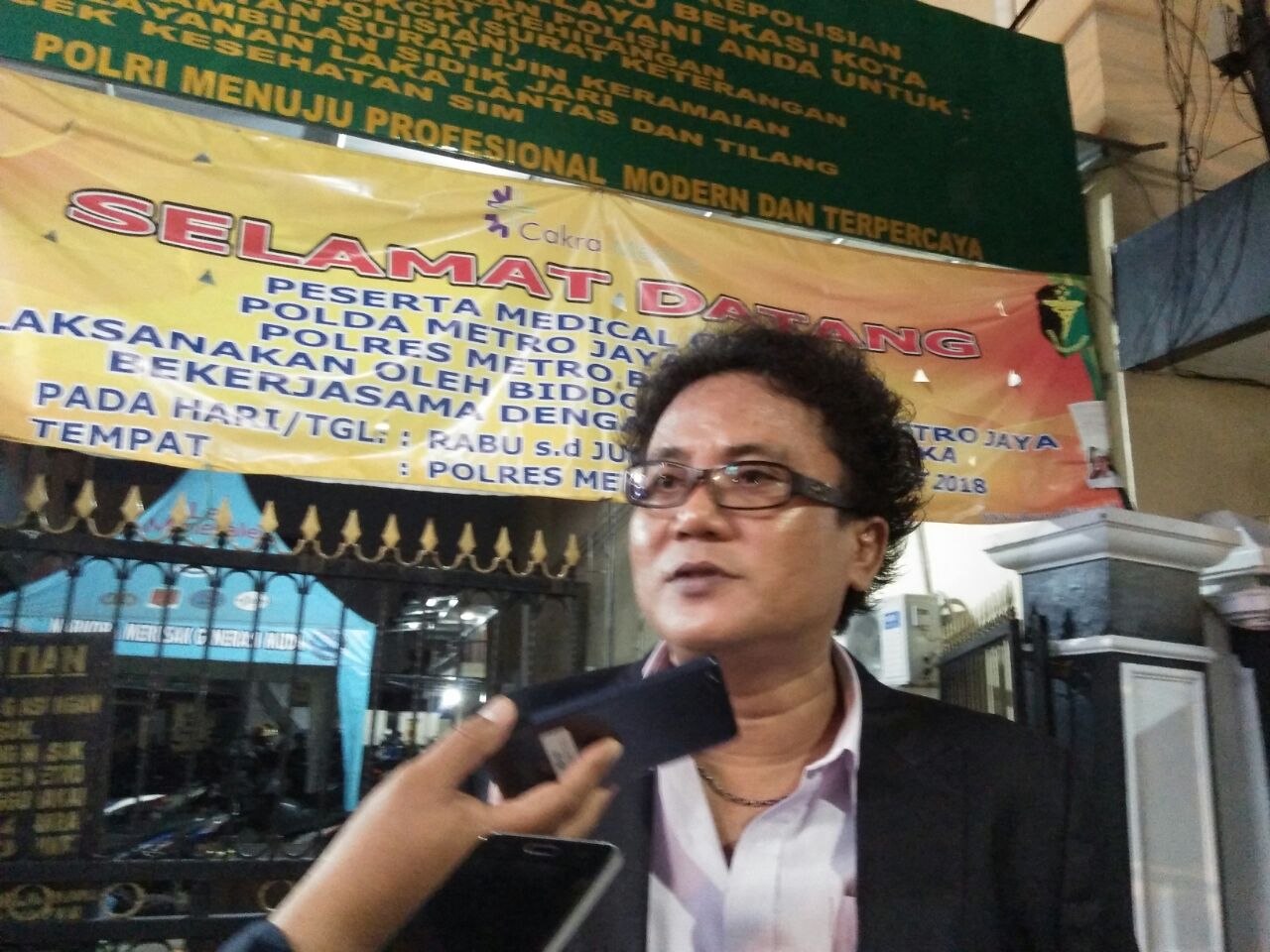 Naupal Alrasyid usai membuat laporan pemilik akun facebook palsu Dr H Rahmat Effendi, di Kantor Polres Bekasi Kota