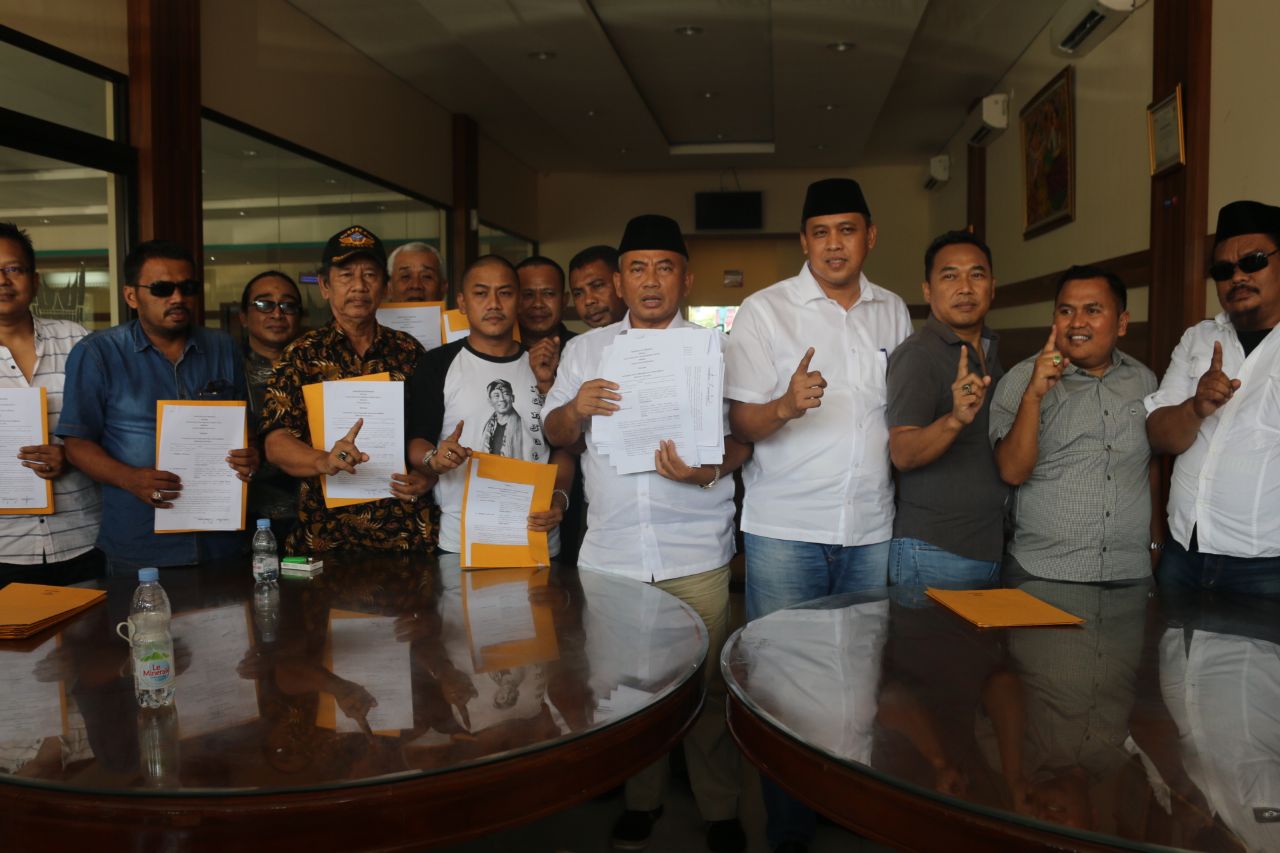 Ormas nyatakan dukungan kepada paslon nomor urut satu, di RM Simpang Raya, Jalan Jenderal Sudirman, Bekasi Barat, Selasa (1/5)