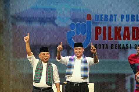 Calon Wali Kota dan Wakil Wali Kota Bekasi, Rahmat Effendi-Tri Adhianto Tjahyono, saat  acara debat publik di Metro TV