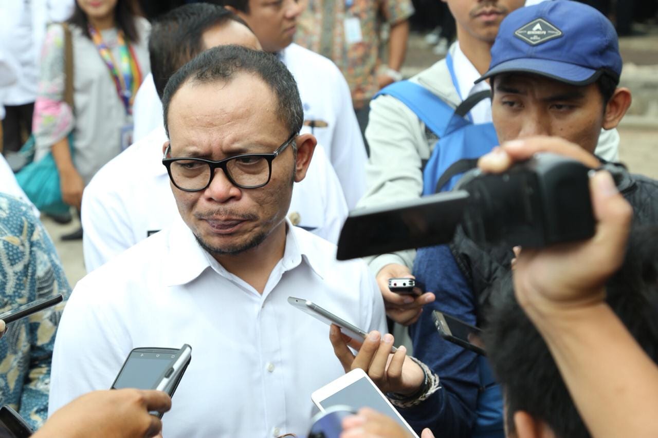 Menteri Tenaga Kerja RI,  Hanif Dhakiri, diwawancarai wartawan