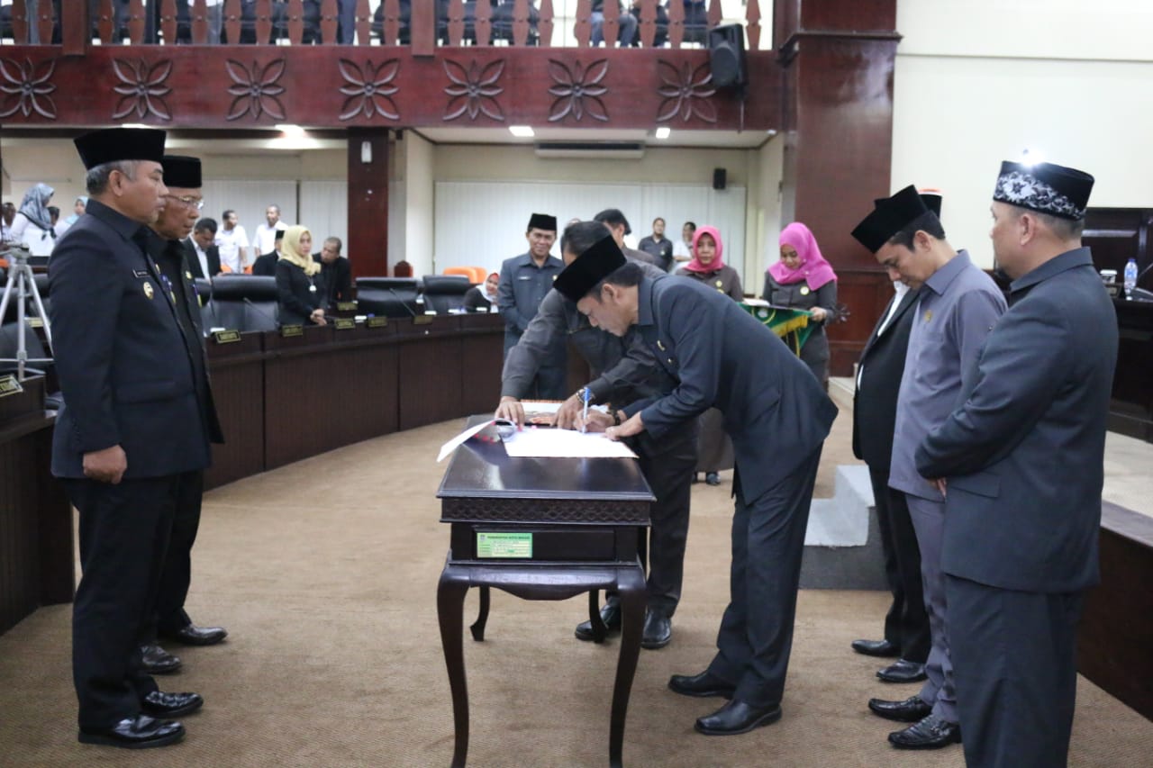 Walikota Bekasi, Rahmat effendi dalam Rapat Paripurna DPRD Kota Bekasi