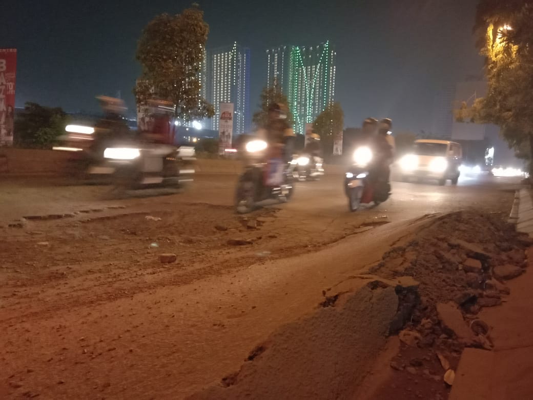 Kondisi Jalan KH Noer Ali, Kalimalang rusak parah.