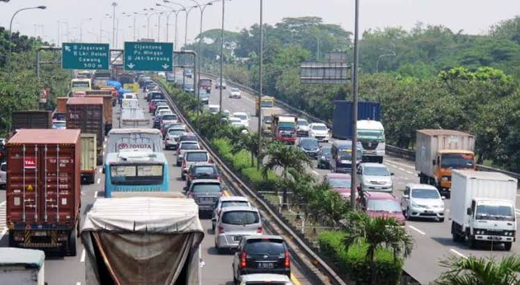 Ilustrasi: Kemacetan di tol Jakarta -Cikampek