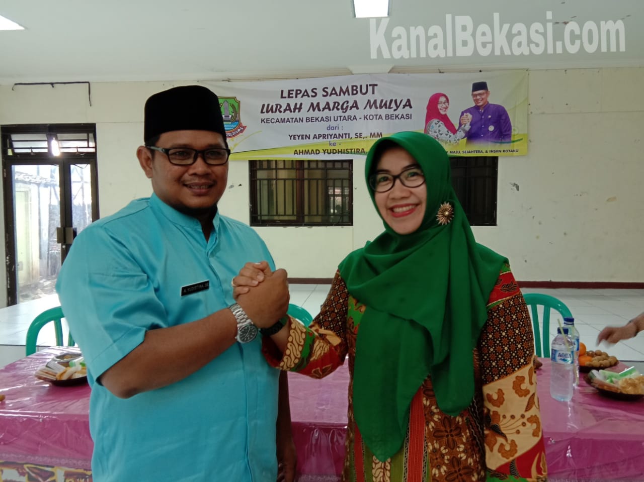 Pisah sambut pejabat Lurah lama Yeyen Apriyanti kepada Lurah baru Ahmad Yudhistira