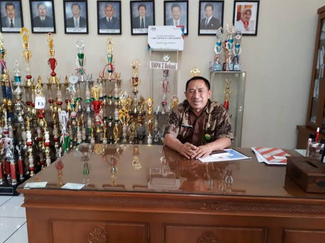 Kepala SMPN 2 Bekasi, Samsu