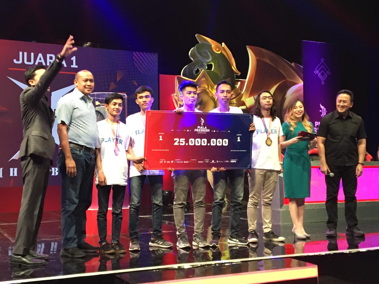 Wakil Wali Kota Bekasi, Tri Adhianto saat menghadiri ajang Piala Presiden E-Sport

