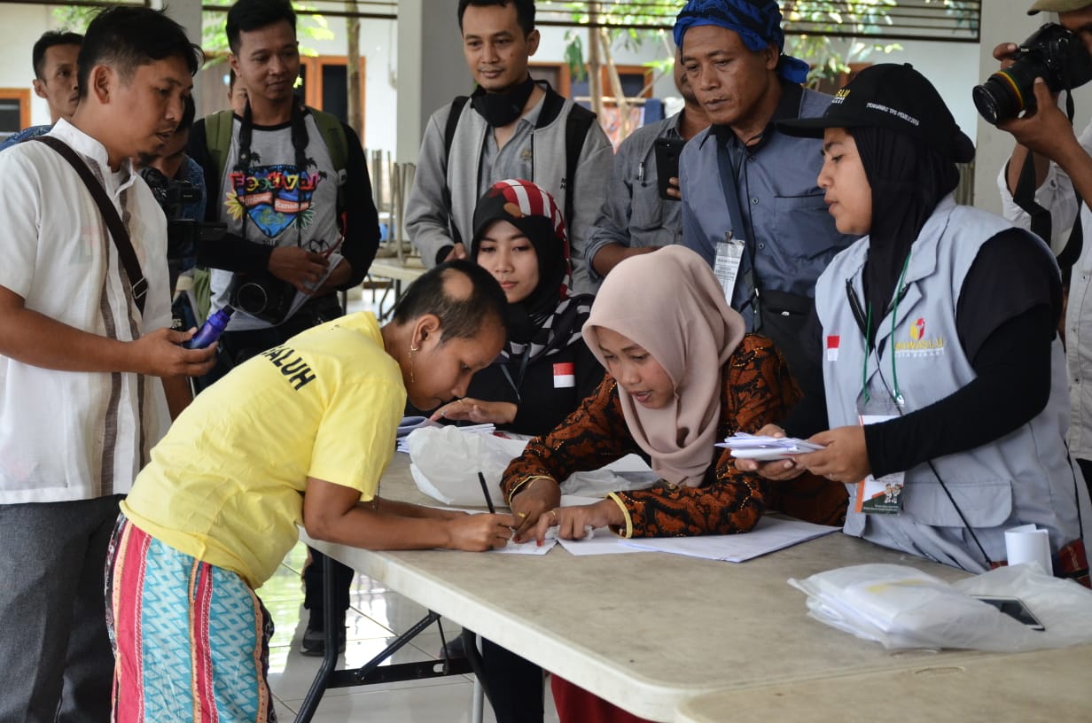 Suasana pencoblosan di Yayasan Galuh