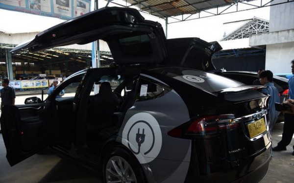 Peluncuran taksi listrik 