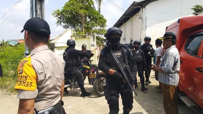 Ilustrasi penggerebekan teroris oleh Densus 88