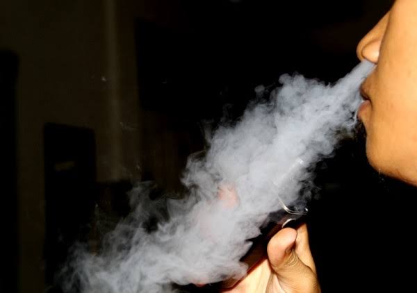 Vape diyakini lebih berbahaya dari rokok biasa