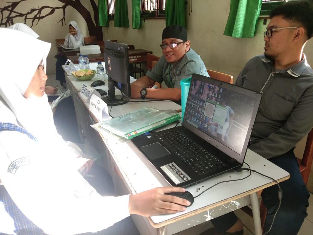 Kepala Dinas Pendidikan Kota Bekasi, Inayatullah memantau seleksi calon peserta didik baru melalui jalur tahfidz quran