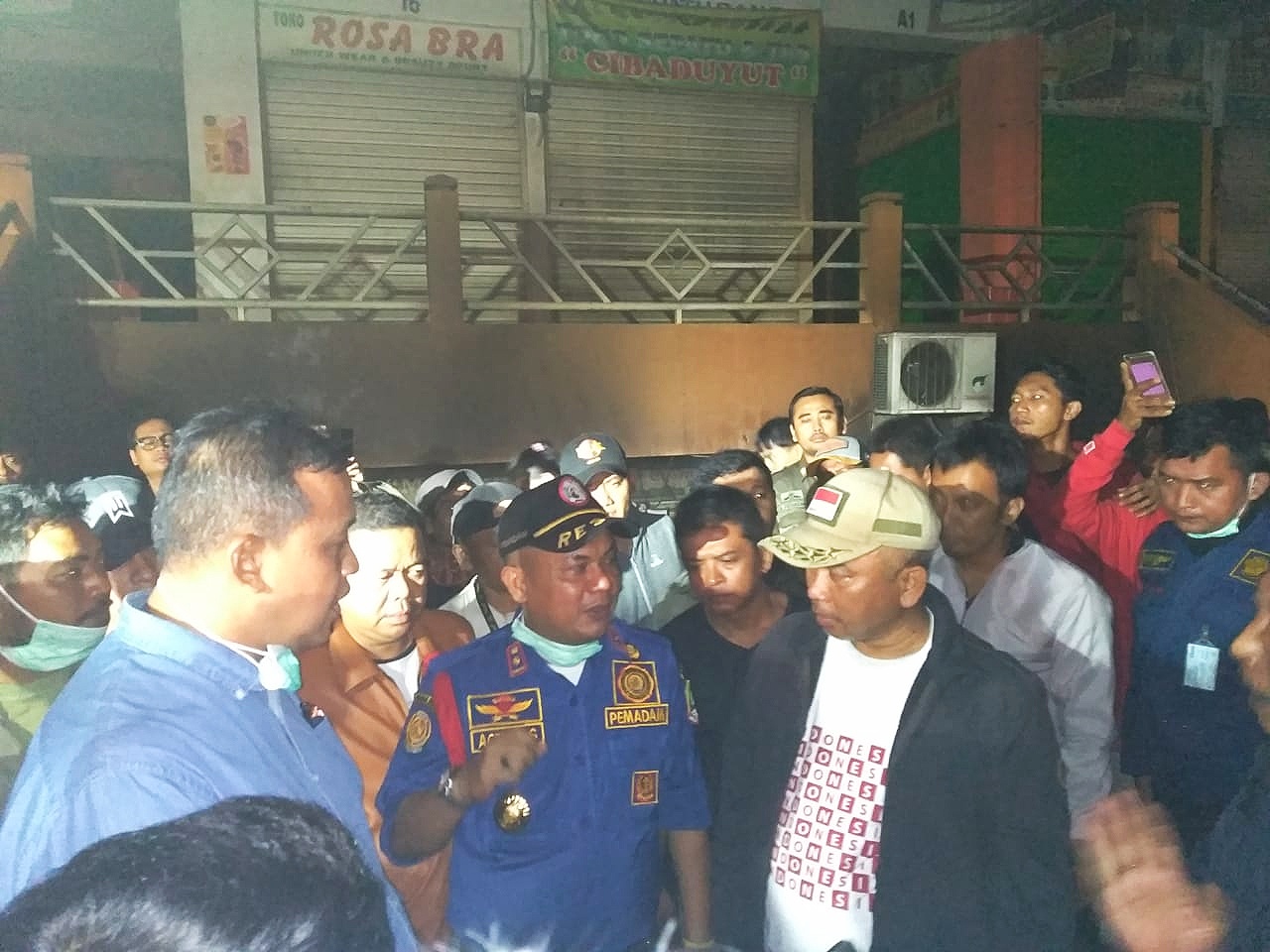 Walikota Rahmat Effendi mengunjungi kebakaran pasar baru