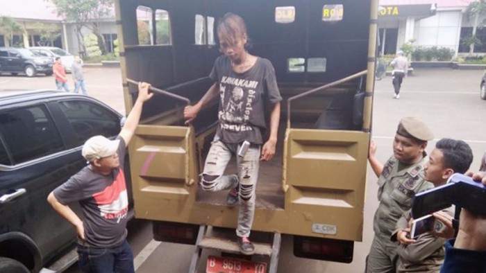 Satpol PP Kota Bekasi menjaring PMKS jntuk dilakukan pembinaan