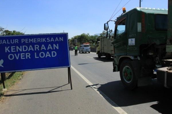 Truk overload dilarang melintas di tol cegah kecelakaan