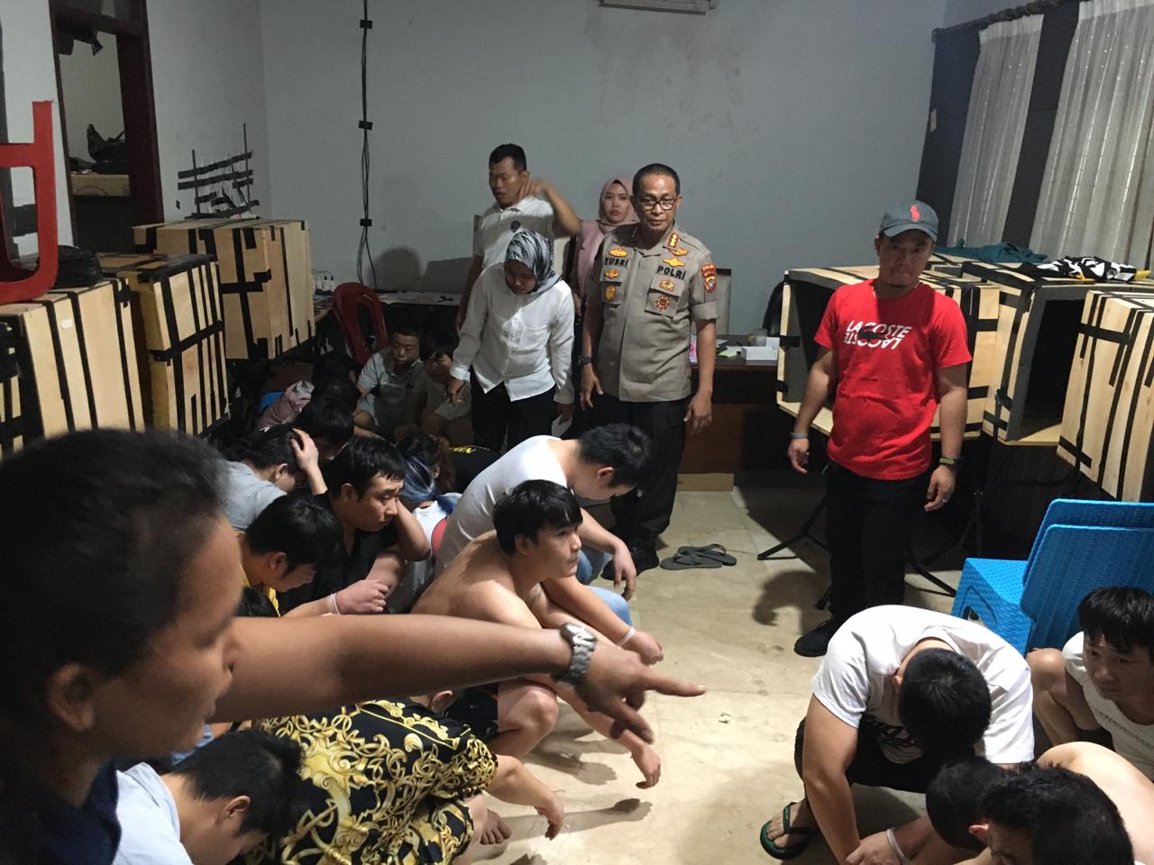 Penangkapan 24 warga Tiongkok