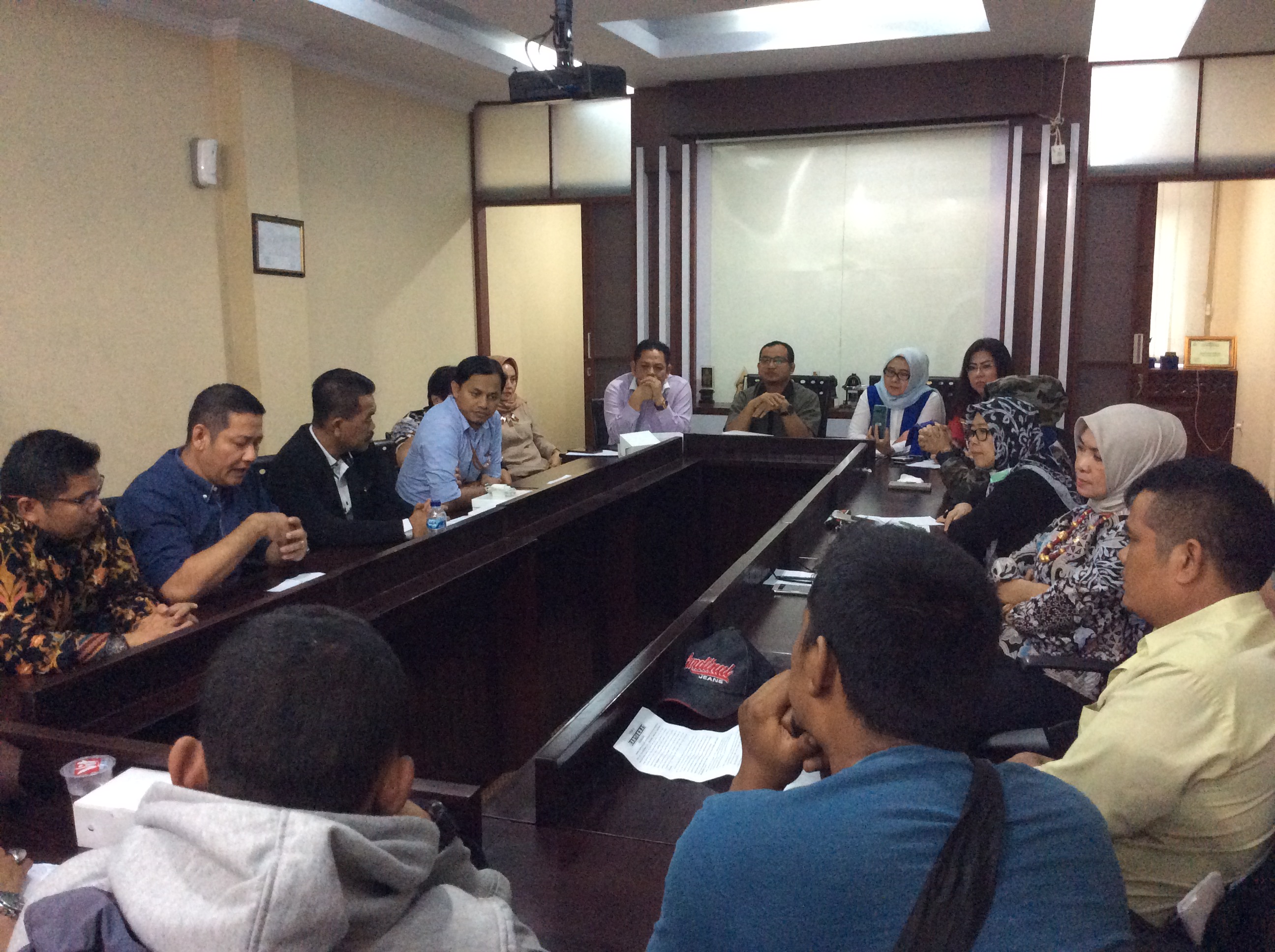 Perwakilan Pejuang Kartu Sehat saat diterima anggota DPRD KoTa Bekasi