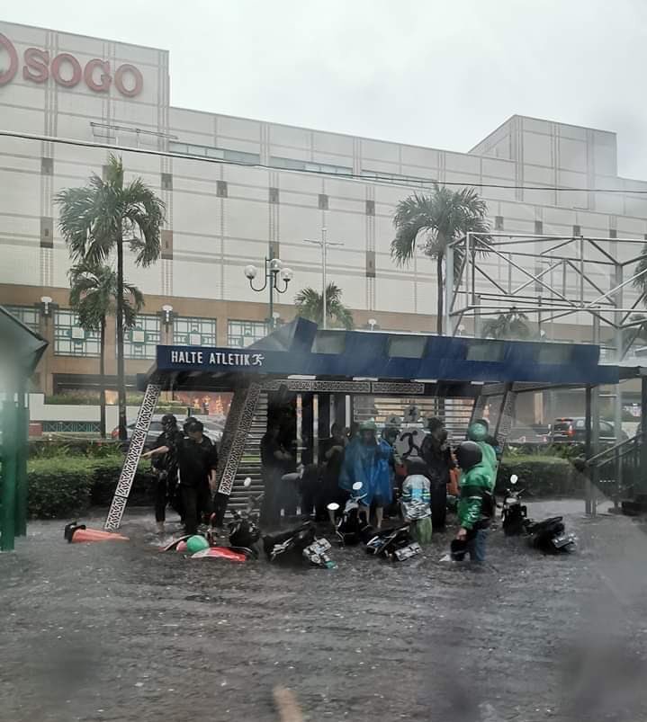 Banjir di fX Senayan, Jakarta Selatan