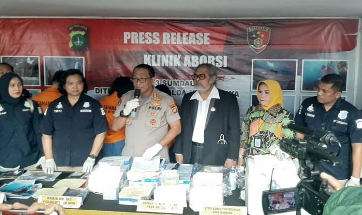 Kabid Humas Polda Metro Jaya Kombes Pol Yusri Yunus saat melangsungkan pers conference klinik aborsi ilegal