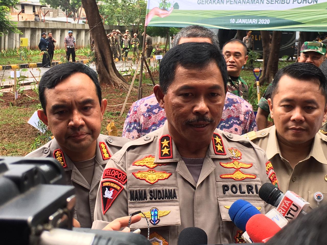 Kapolda Meteo Jaya Irjen Nana Sudjana saat memberikan keterangan persnya