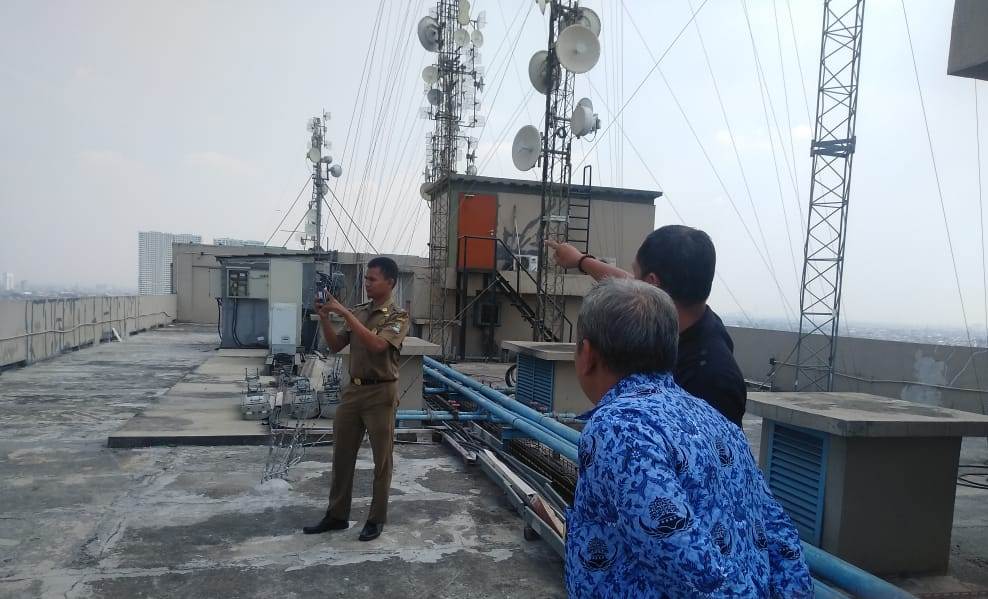 Foto diambil saat sidak tower dan reklame yang dilakukan Satpol PP dan dinas terkait beberapa tahun lalu.