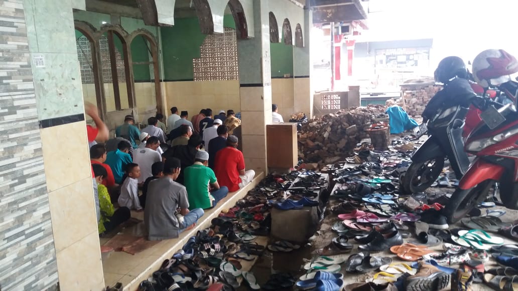 Masjid Al Amin di Kelurahan Harapan Mulya, Medan Satria yang tetap dipenuhi jamaah