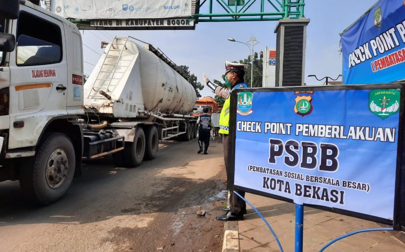 Poto: Salah satu titik check point PSBB di Kota Bekasi