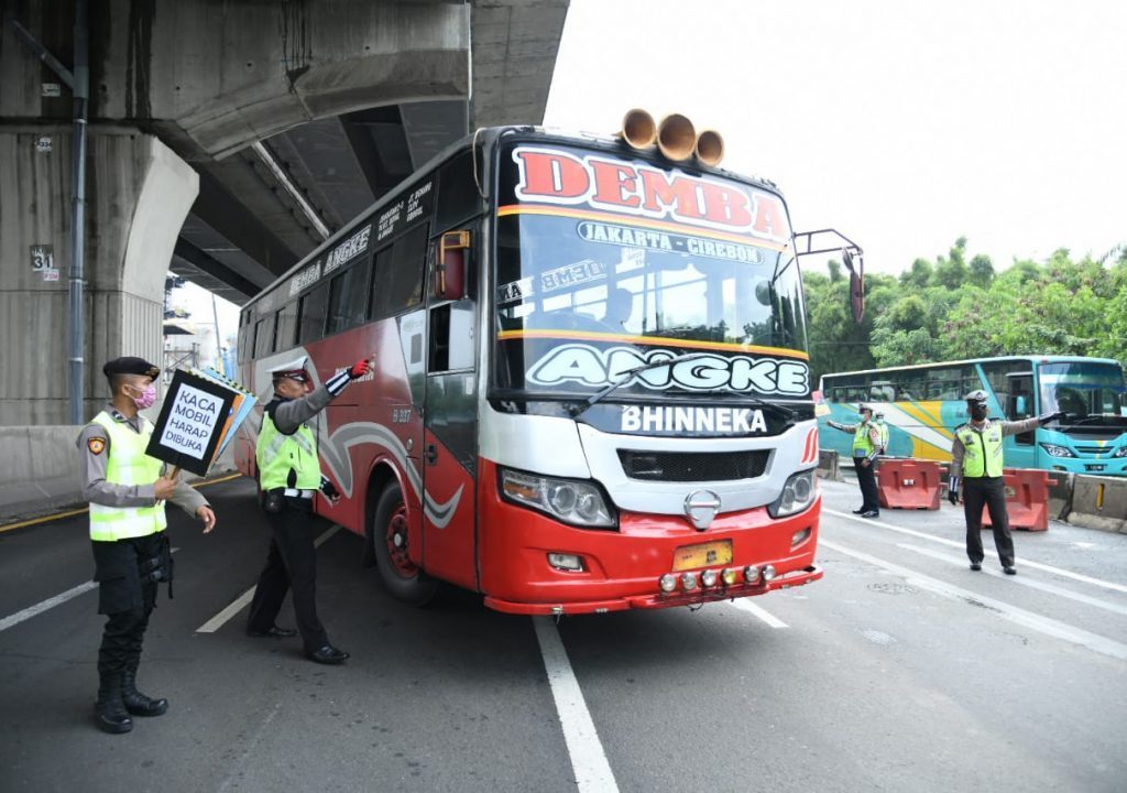 Ilustrasi penyekatan pemudik di tol Japek