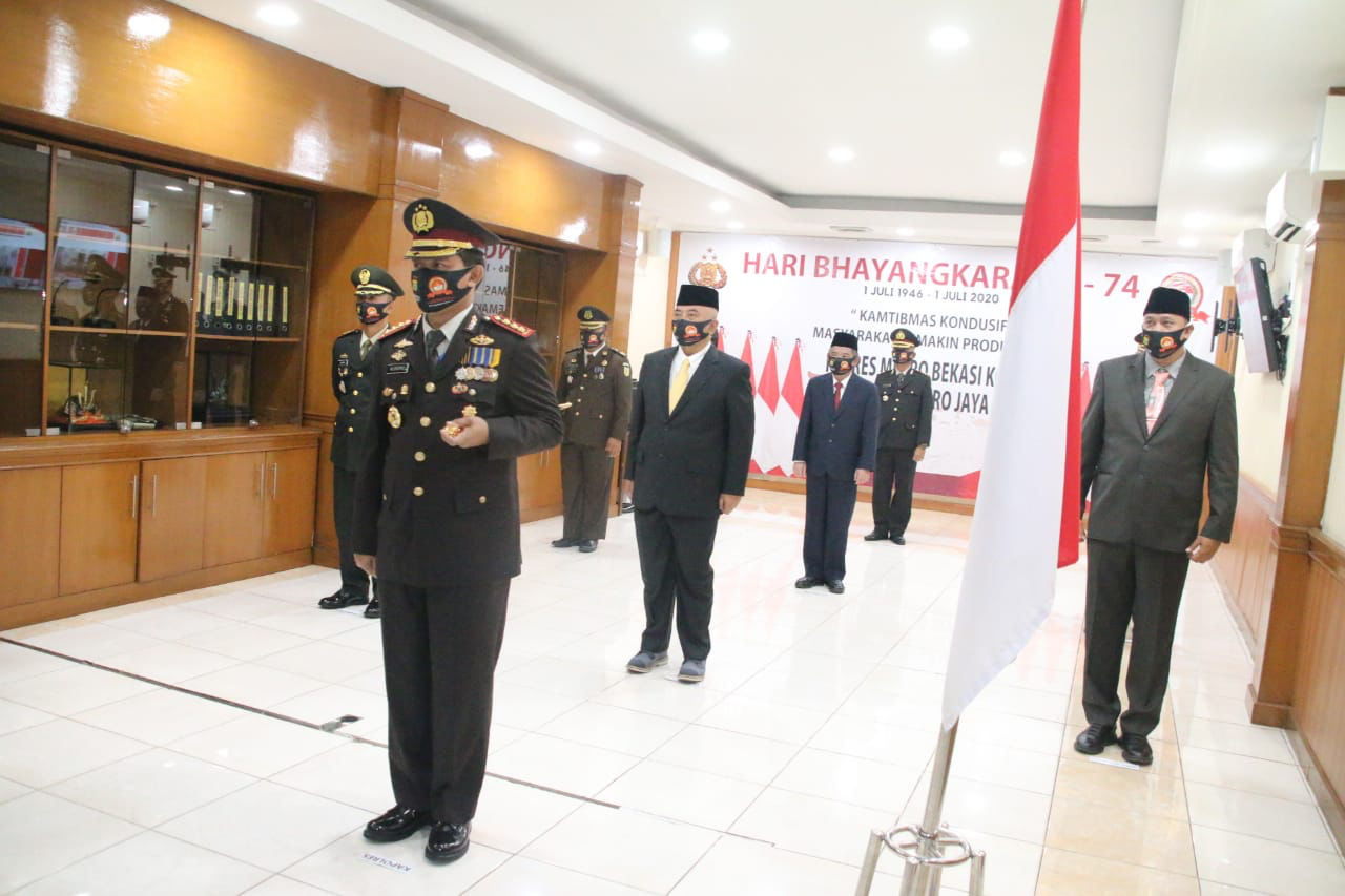 Kapolres Metro Bekasi Kota Kombes Pol Wijonarko, Walikota Rahmat Effendi, Wakil Walikota Tri Adhianto dan unsur Forkompimda