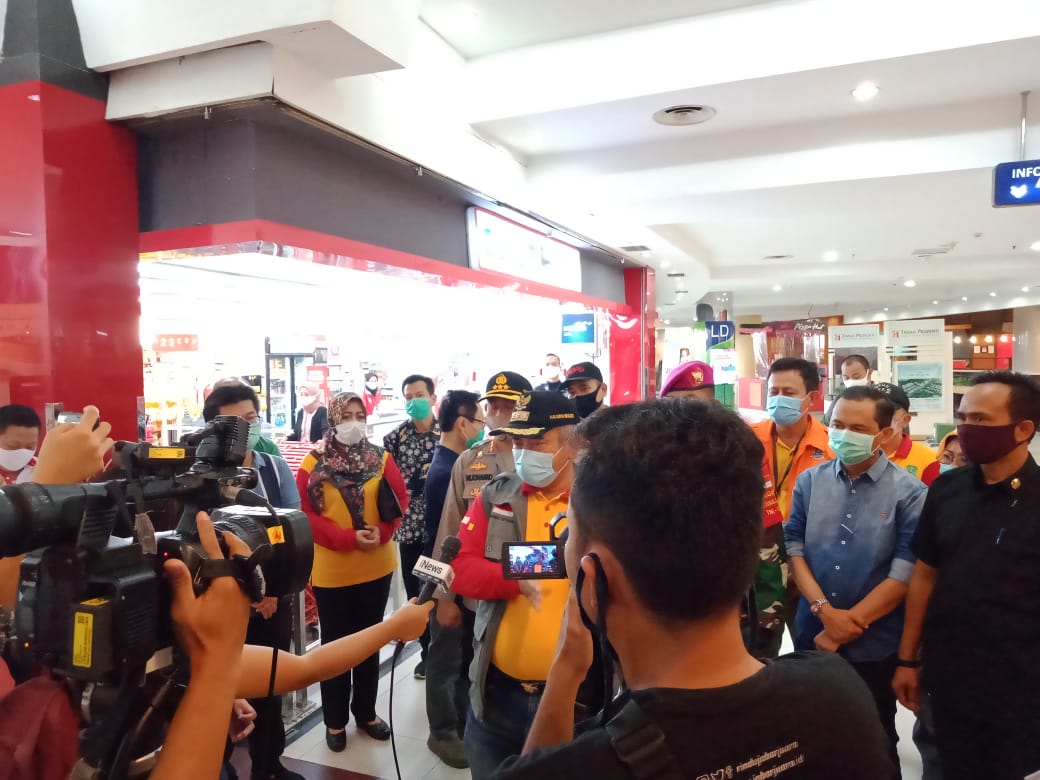 Walikota Bekasi Rahmat Effendi saat melakukan monitoring normal baru