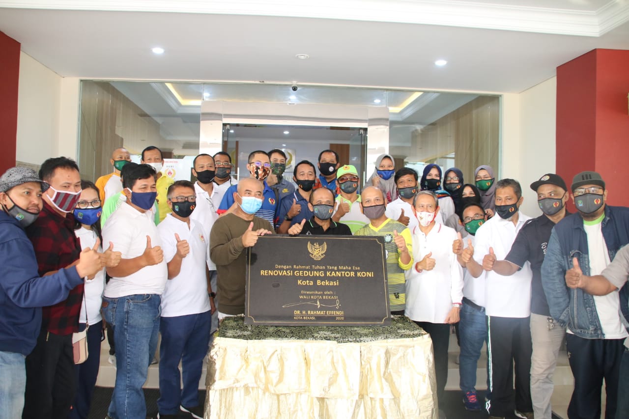 Walikota Bekasi Rahmat Effendi  bersama para pengurus KONI