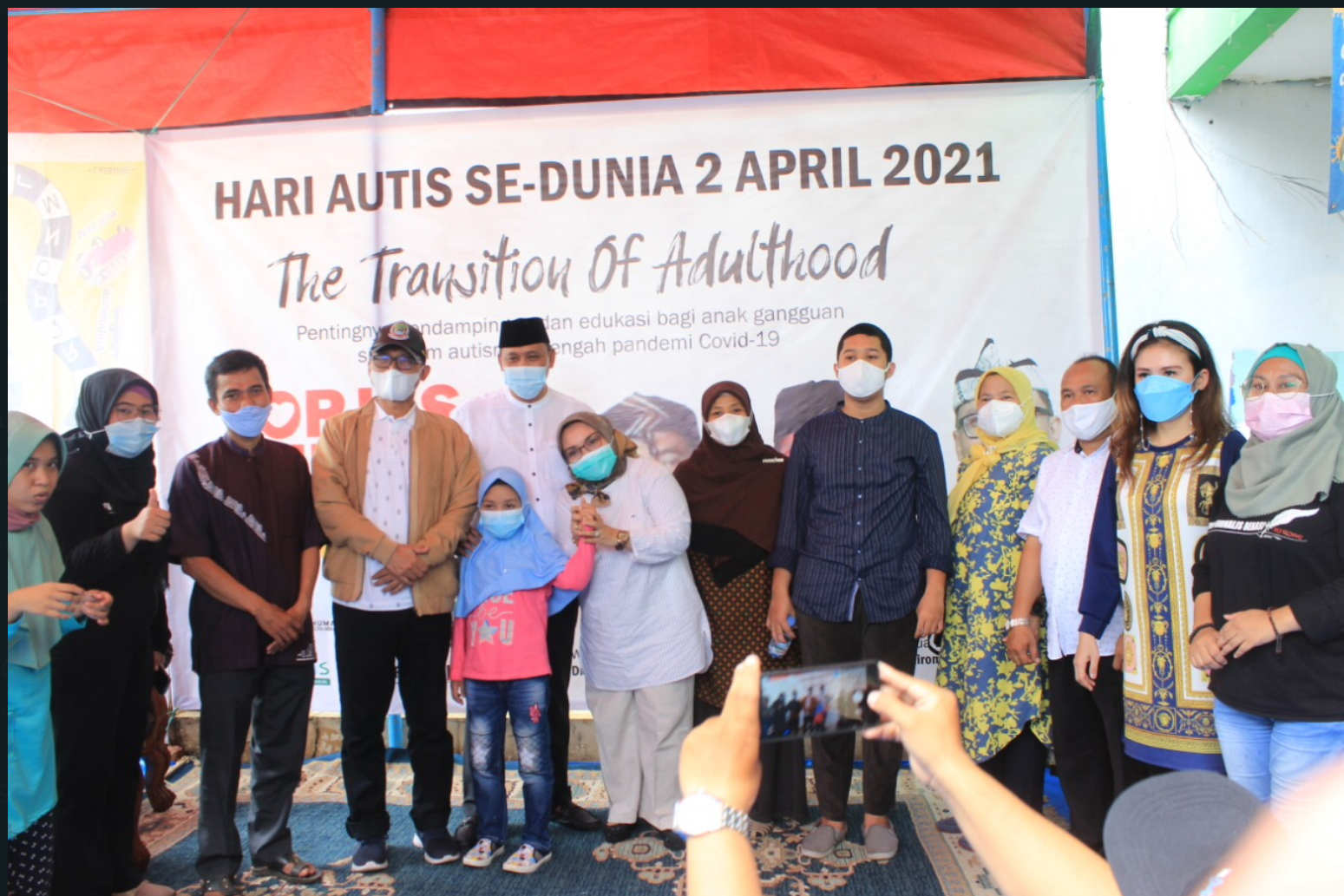 Wakil Walikota Bekasi Tri Adhianto dan Ketua DPRD Kota Bekasi menghadiri acara hari autis dunia di Rumah Autis,