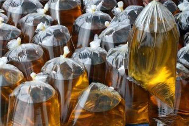 Foto: Minyak goreng curah   