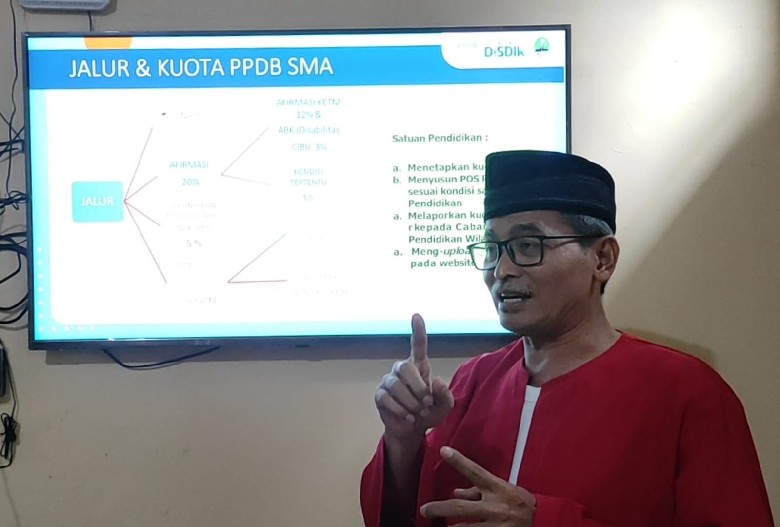 Foto: Kepala KCD Wilayah III Jabar, Asep Sudarsono, sosialisasi PPDB SMA/SMK/SLB  di Kantor Dewan Pendidikan Kota Bekasi, Jalan Mangga Raya, Perumnas I Bekasi, Kamis (9/6)