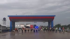 Warga blokade Tol Jatikarya