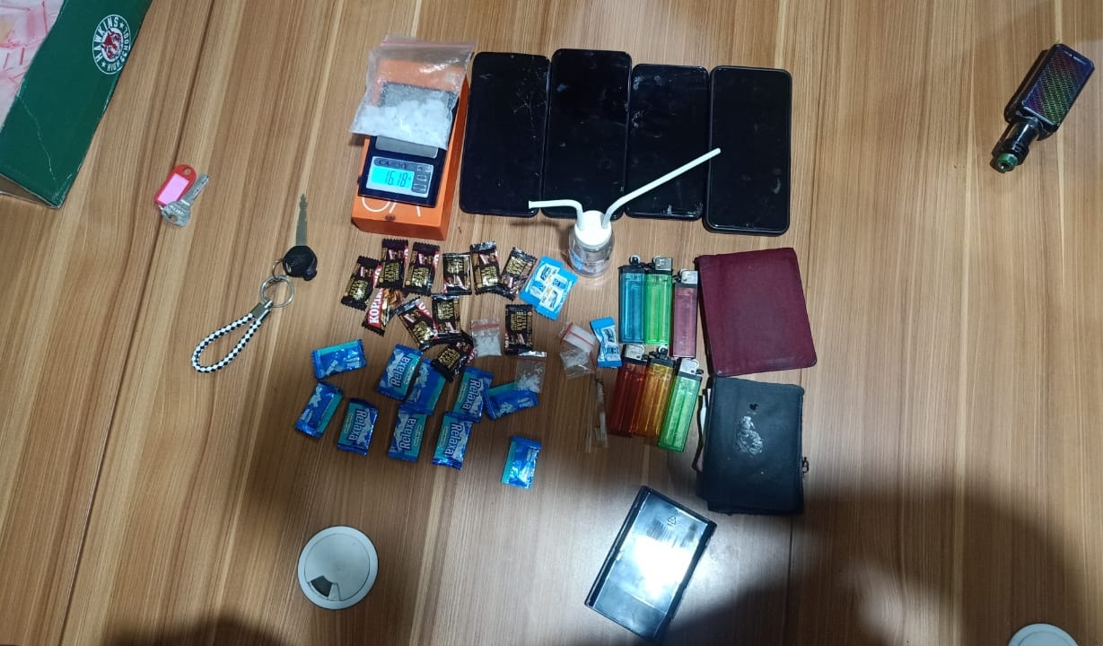 barang bukti sabu dibungkus permen