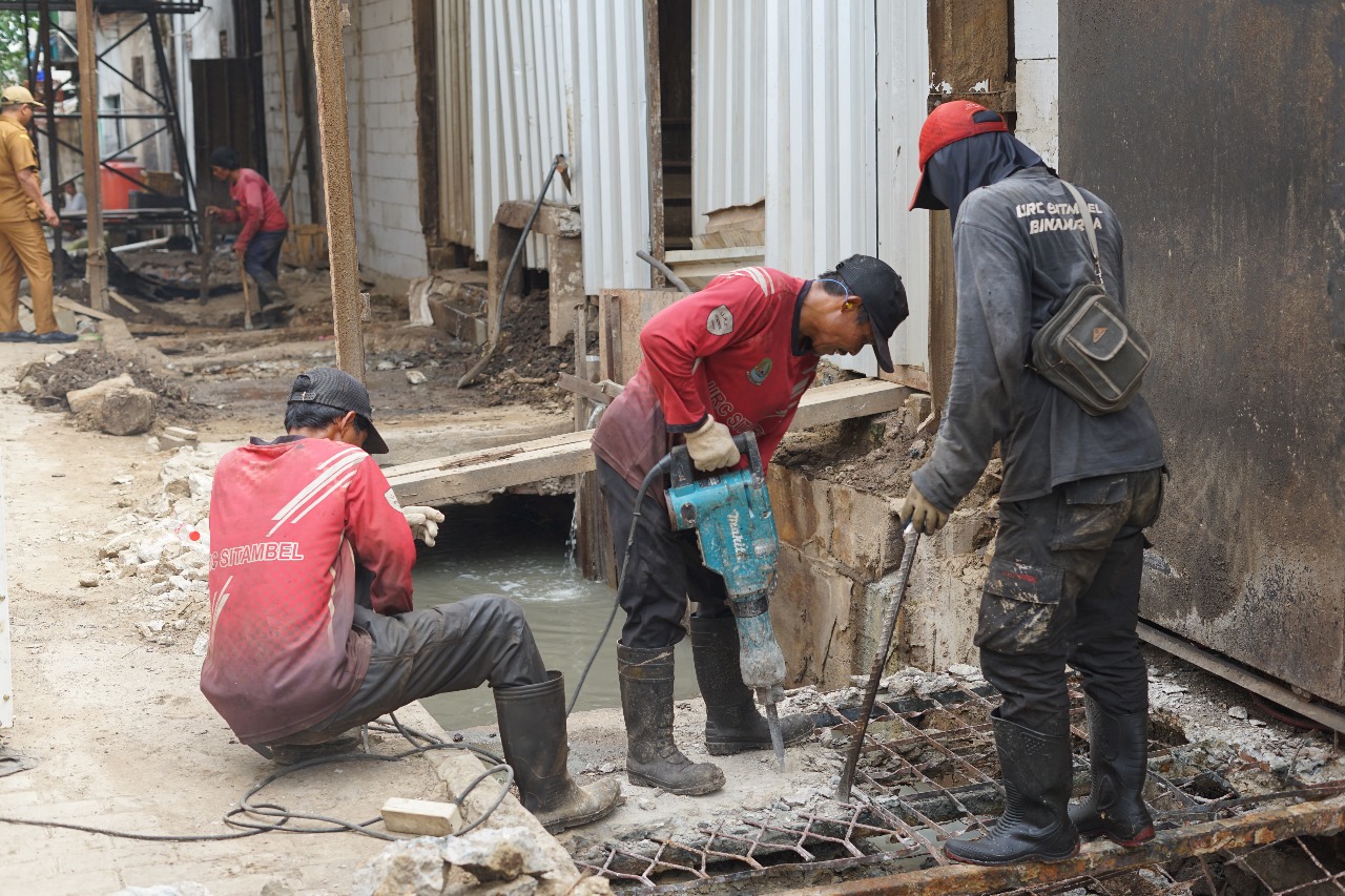 Perwakilan BGN, Ade Tias Maulana, menyampaikan paparannya bahwa program “Makan Bergizi Gratis” ini merupakan program untuk membantu menekan angka stunting dan perbaikan gizi anak Indonesia.
