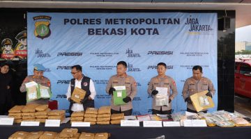 Polres Metro Bekasi Kota Bongkar Sindikat Narkoba: 45 Kg Ganja dan Ratusan Ribu Pil Disita