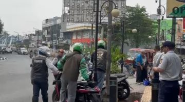 Dishub Tertibkan Parkir Liar di Stasiun Bekasi