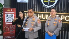 Kepala Divisi Humas Polri, Johnny Eddizon Isir