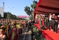 Ratudsan penaruPerayaan Hari Tari Sedunia  di arena car free day kota Bekasi